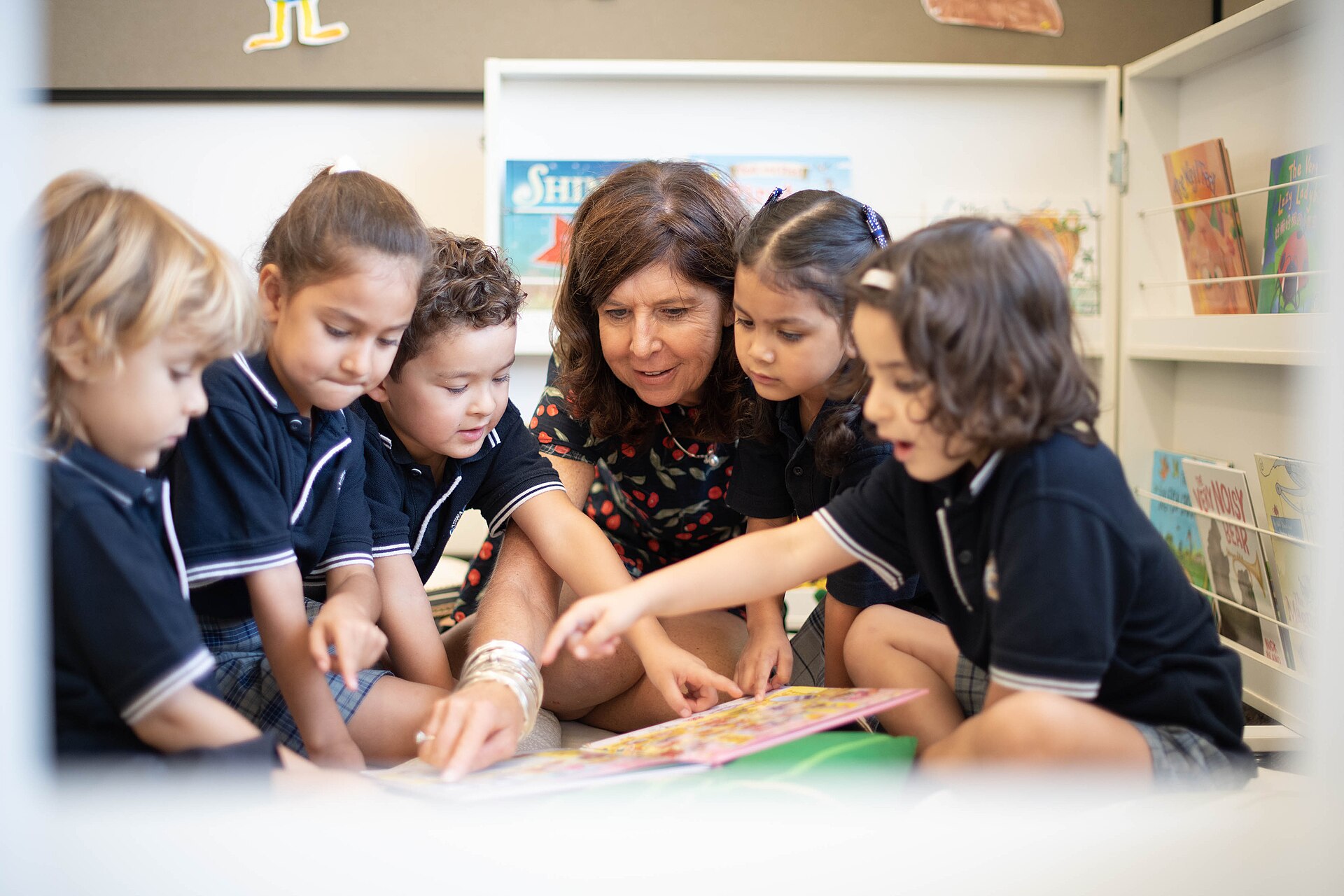Alunos em estudo acompanhado